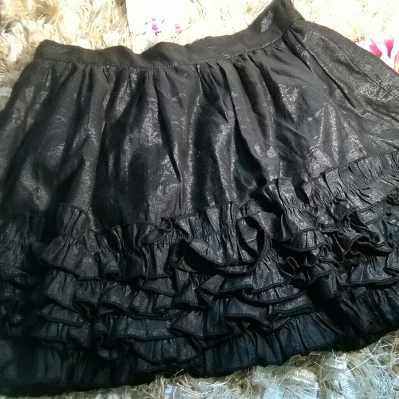 Black Beatiful Skirt - Picture 4 of 8